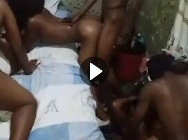 Mais um vídeo de uma angolana levando gera dos seus amigos
