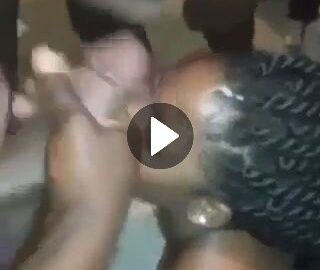 grupo_de_amigos_pagam_a_vizinha_para_ser_lhe_darem_gera